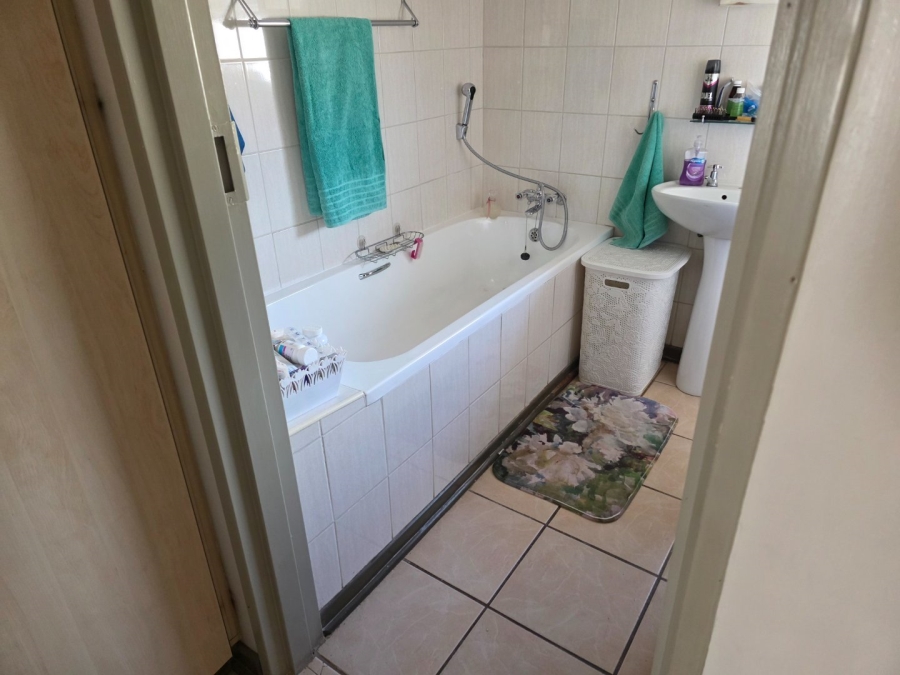 2 Bedroom Property for Sale in Langenhovenpark Free State